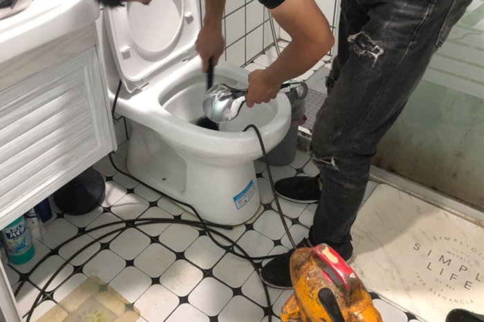 白沙马桶堵塞自己疏通还是找师傅？专业上门服务让你省时更省心